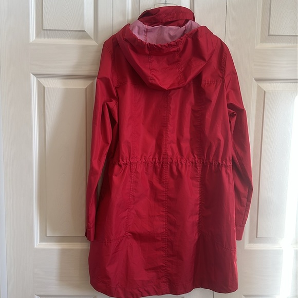 Woolrich rain jacket red size women’s medium. Perfect condition - Picture 3 of 4